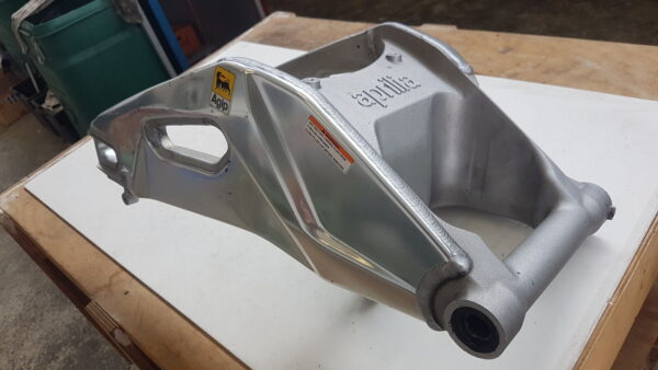 Aprilia Rsv4  2010-12 Forcellone posteriore danneggiato