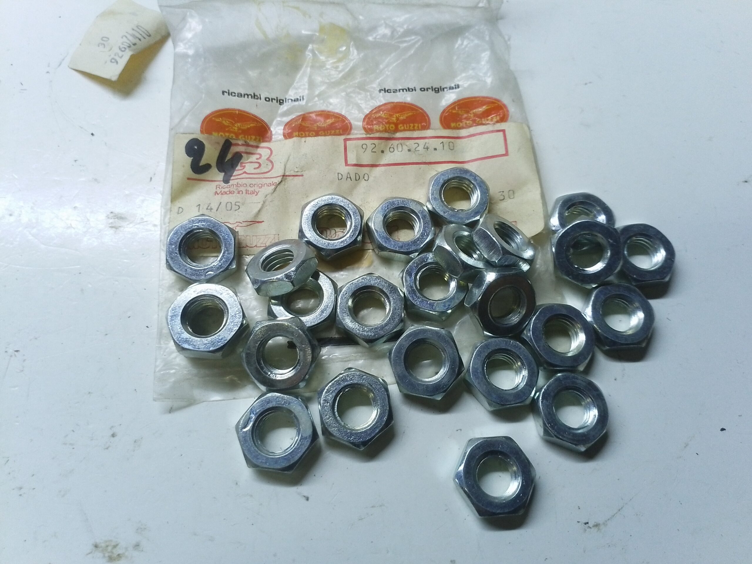 Moto Guzzi dado varie applicazioni 92602410 17x m10