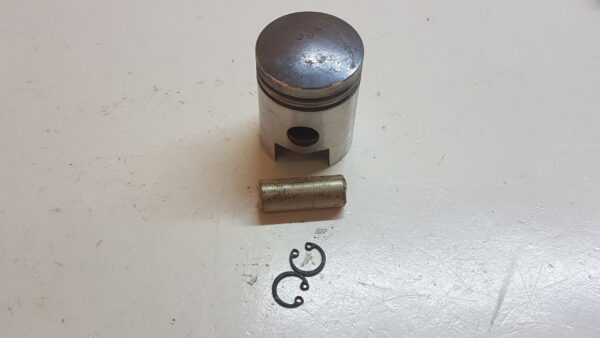 Piaggio Ape 50cc 1981 pistone standard 38,40mm spinotto 12x31,5 no segmenti.