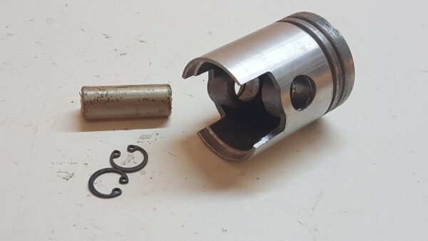Piaggio Ape 50cc 1981 pistone standard 38,40mm spinotto 12x31,5 no segmenti.