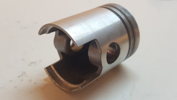 Piaggio Ape 50cc 1981 pistone standard 38,40mm spinotto 12x31,5 no segmenti.