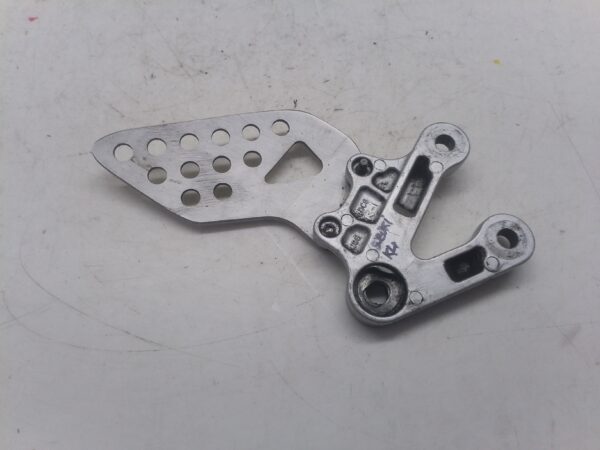 Suzuki gsx-r1000 03 04 supporto pedana anteriore sinistro