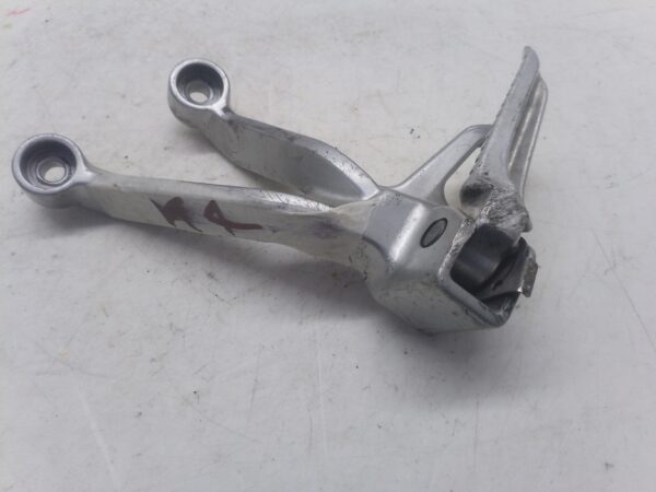 Suzuki gsx-r 1000 03 04 supporto pedana posteriore sinistra graffi
